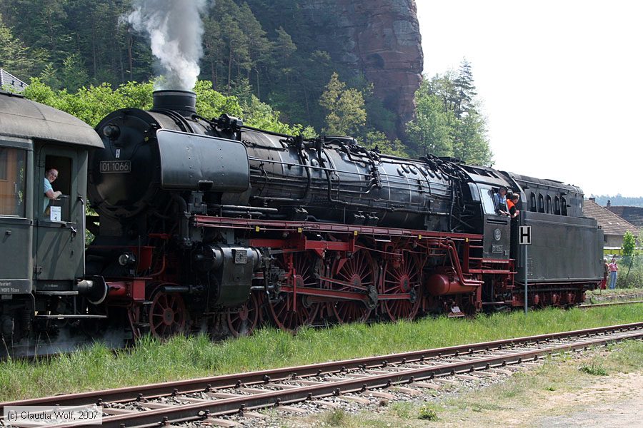 Dampflok - 01 1066
/ Bild: dampf011066_cw0704280092.jpg Dampflok - 01 1066
/ Bild: dampf011066_cw0704280092.jpg