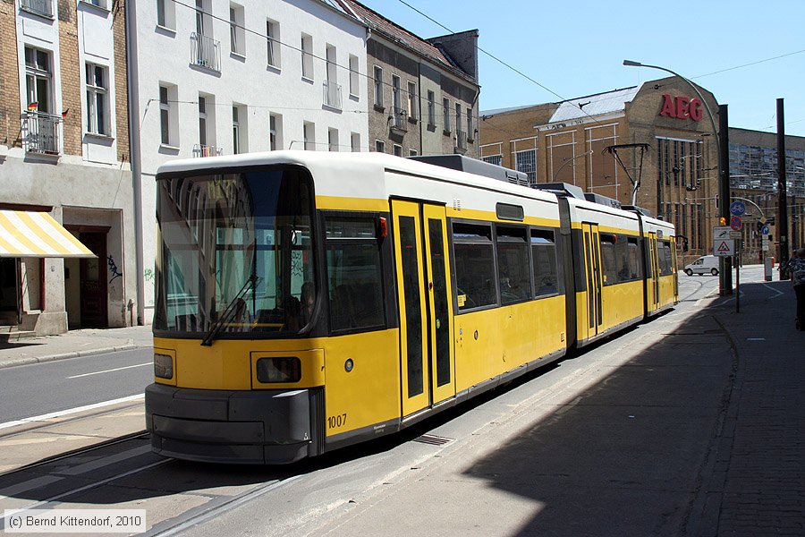 Straßenbahn Berlin - 1007
/ Bild: berlin1007_bk1006170152.jpg Straßenbahn Berlin - 1007
/ Bild: berlin1007_bk1006170152.jpg