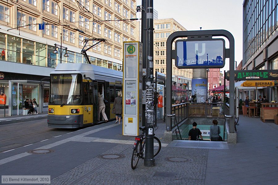 Straßenbahn Berlin - 2030
/ Bild: berlin2030_bk1006150400.jpg Straßenbahn Berlin - 2030
/ Bild: berlin2030_bk1006150400.jpg