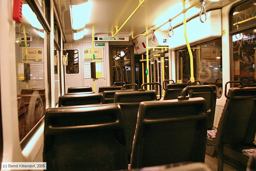 Straßenbahn Berlin - 7062 - Innenansicht
/ Bild: berlin7062_e0013933.jpg