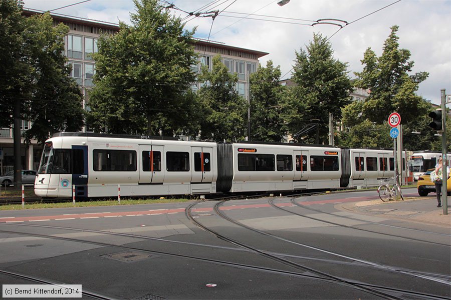 Straßenbahn Bielefeld - 5015
/ Bild: bielefeld5015_bk1407150232.jpg Straßenbahn Bielefeld - 5015
/ Bild: bielefeld5015_bk1407150232.jpg