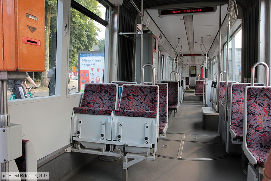 Straßenbahn Bochum-Gelsenkirchen - 413 - Innenansicht
/ Bild: bogestra413_bk1706200392.jpg