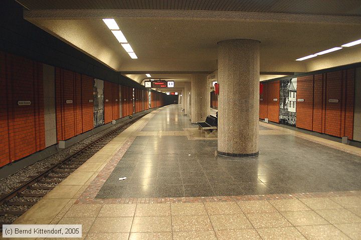 U-Bahn Bochum - Bogestra Haltestelle Schloß Strünkede
/ Bild: bogestrahaltestelle_e0013144.jpg