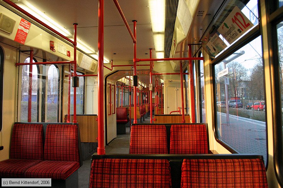 Stadtbahn Dortmund - 322 - Innenansicht
/ Bild: dortmund322_bk0603130255.jpg