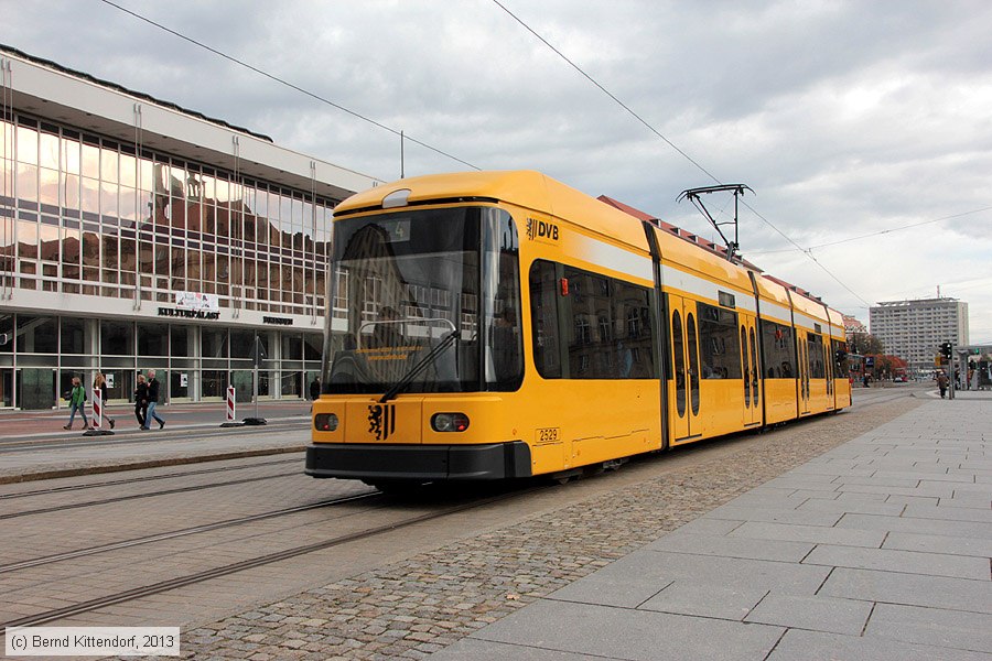 Straßenbahn Dresden - 2529
/ Bild: dresden2529_bk1310140130.jpg Straßenbahn Dresden - 2529
/ Bild: dresden2529_bk1310140130.jpg