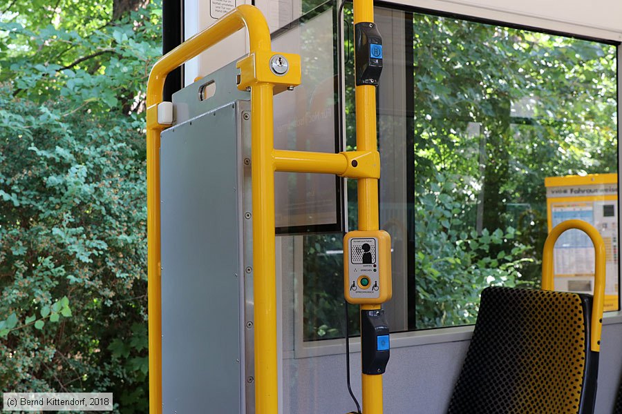 Straßenbahn Dresden - 2707 - Innenansicht
/ Bild: dresden2707_bk1805310042.jpg Straßenbahn Dresden - 2707 - Innenansicht
/ Bild: dresden2707_bk1805310042.jpg