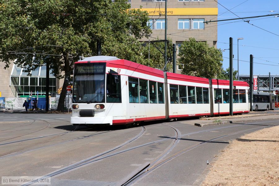 Düsseldorf - Straßenbahn - 2130
/ Bild: duesseldorf2130_bk1807300047.jpg Düsseldorf - Straßenbahn - 2130
/ Bild: duesseldorf2130_bk1807300047.jpg
