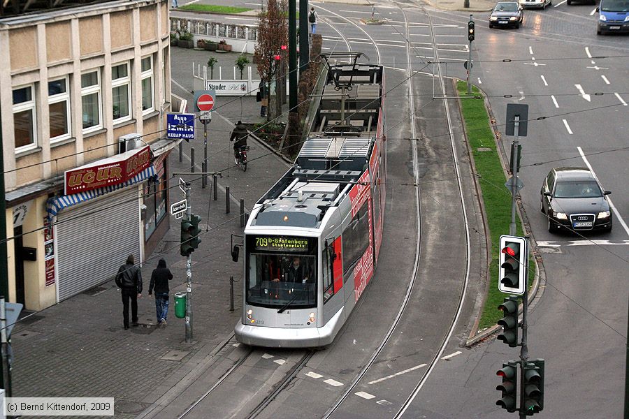 Düsseldorf - Straßenbahn - 2213
/ Bild: duesseldorf2213_bk0911240004.jpg Düsseldorf - Straßenbahn - 2213
/ Bild: duesseldorf2213_bk0911240004.jpg
