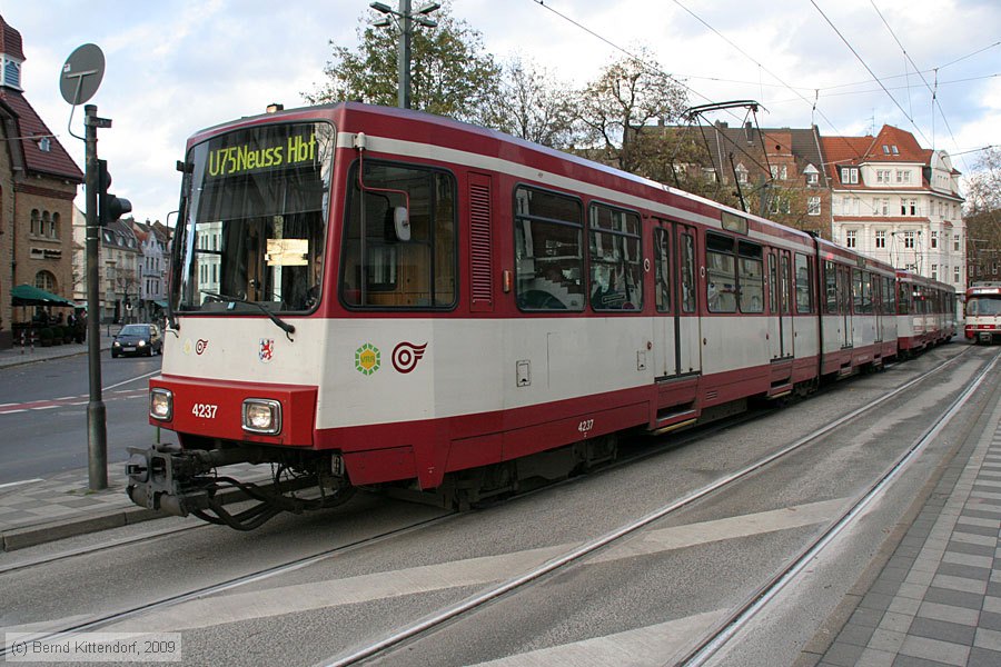 Düsseldorf - Stadtbahn - 4237
/ Bild: duesseldorf4237_bk0911220134.jpg