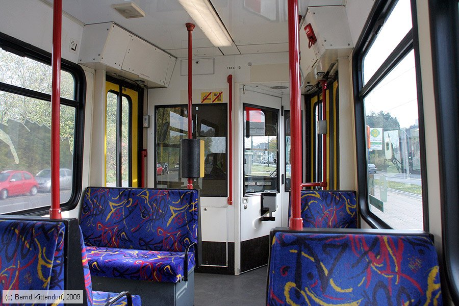 Straßenbahn Essen - 1103 - Innenansicht
/ Bild: essen1103_bk0910230172.jpg Straßenbahn Essen - 1103 - Innenansicht
/ Bild: essen1103_bk0910230172.jpg