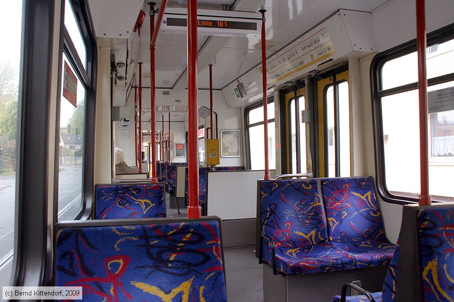Straßenbahn Essen - 1166 - Innenansicht
/ Bild: essen1166_bk0910230109.jpg