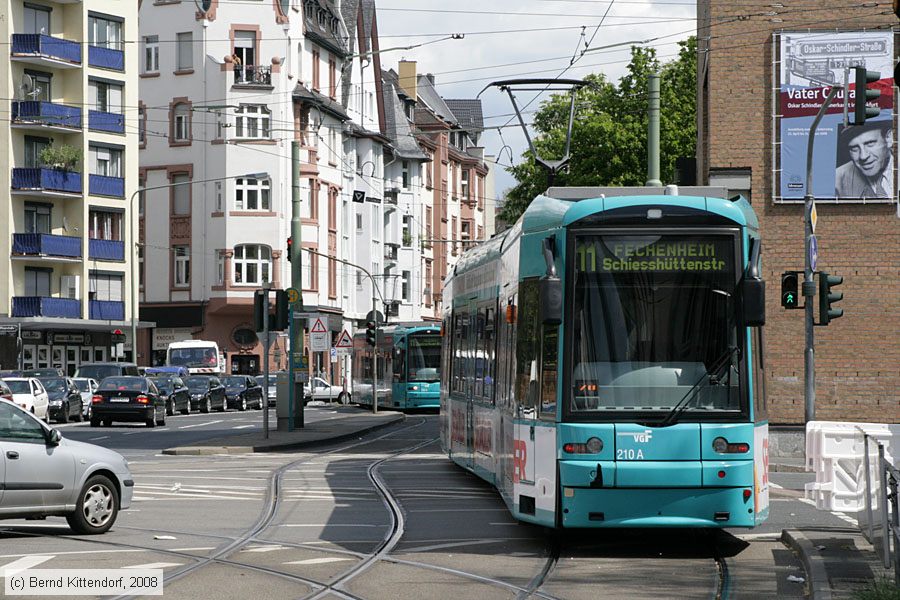 Straßenbahn Frankfurt (Main) - 210
/ Bild: frankfurtmain210_bk0805020212.jpg Straßenbahn Frankfurt (Main) - 210
/ Bild: frankfurtmain210_bk0805020212.jpg