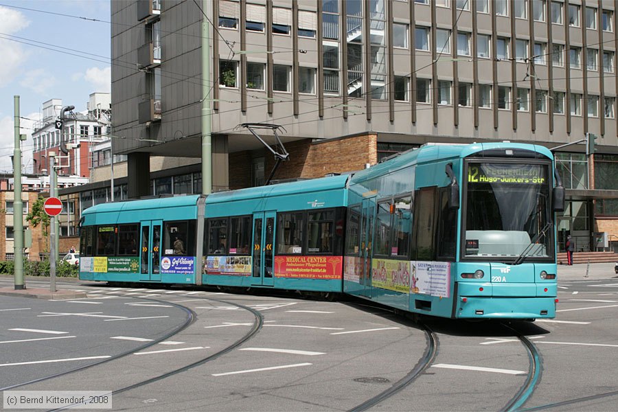 Straßenbahn Frankfurt (Main) - 220
/ Bild: frankfurtmain220_bk0805020220.jpg Straßenbahn Frankfurt (Main) - 220
/ Bild: frankfurtmain220_bk0805020220.jpg