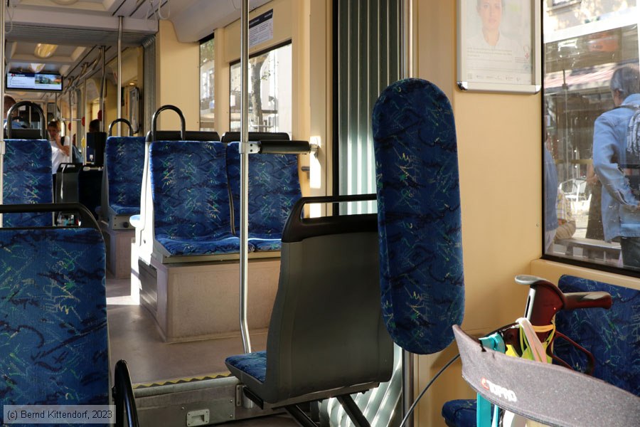 Straßenbahn Heidelberg - 3288 - Innenansicht
/ Bild: rnv3288_bk2309140041.jpg