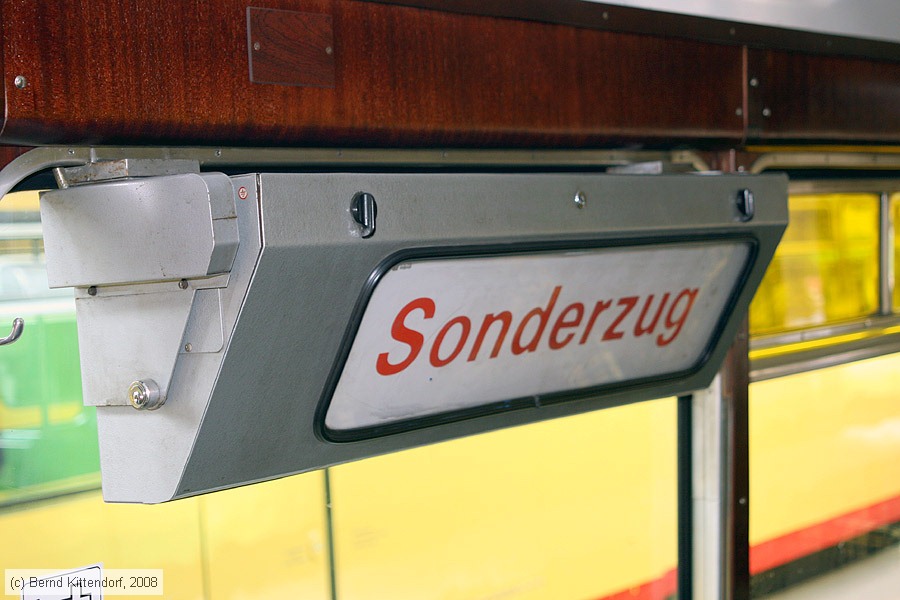 Straßenbahn Karlsruhe - 12 - Innenansicht
/ Bild: karlsruhe12_bk0805250164.jpg Straßenbahn Karlsruhe - 12 - Innenansicht
/ Bild: karlsruhe12_bk0805250164.jpg