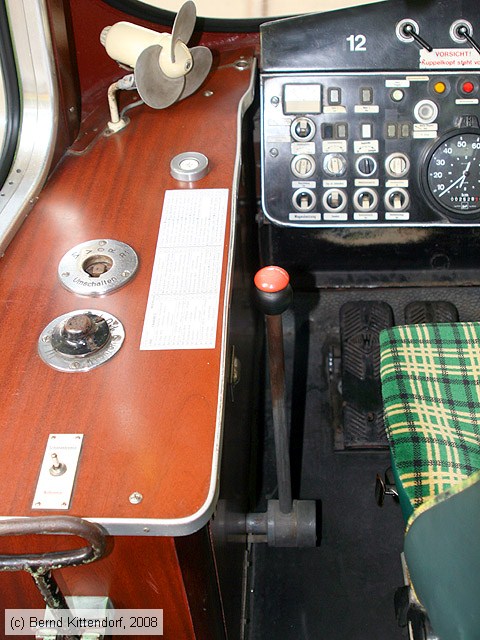 Straßenbahn Karlsruhe - 12 - Innenansicht
/ Bild: karlsruhe12_bk0805250173.jpg Straßenbahn Karlsruhe - 12 - Innenansicht
/ Bild: karlsruhe12_bk0805250173.jpg