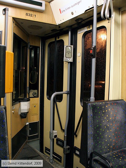 Straßenbahn Krefeld - 832 - Innenansicht
/ Bild: krefeld832_bk0911250191.jpg