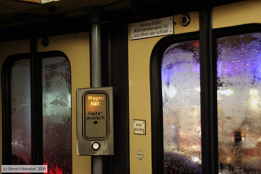 Straßenbahn Krefeld - 832 - Innenansicht
/ Bild: krefeld832_bk0911250193.jpg