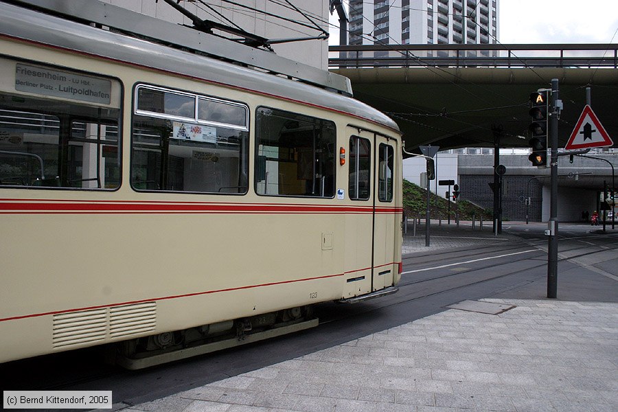 Straßenbahn Ludwigshafen - 123
/ Bild: vbl123_e0023023.jpg