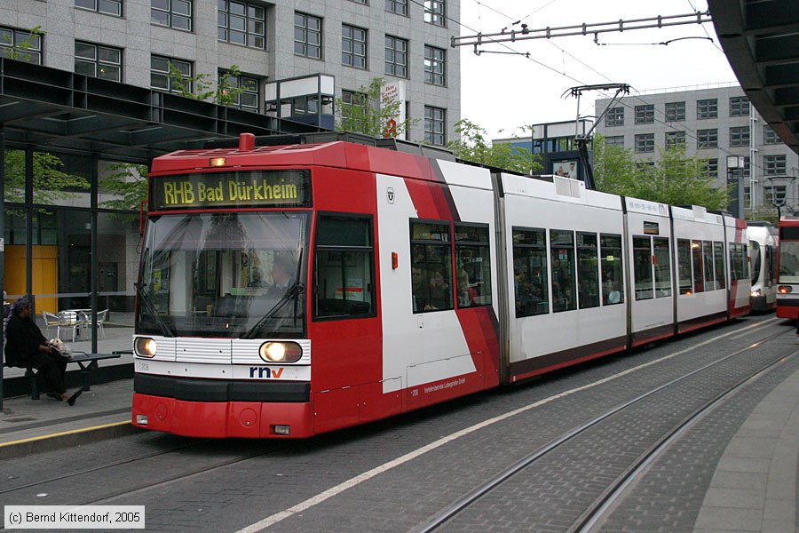 Straßenbahn Ludwigshafen - 208
/ Bild: vbl208_e0016478.jpg