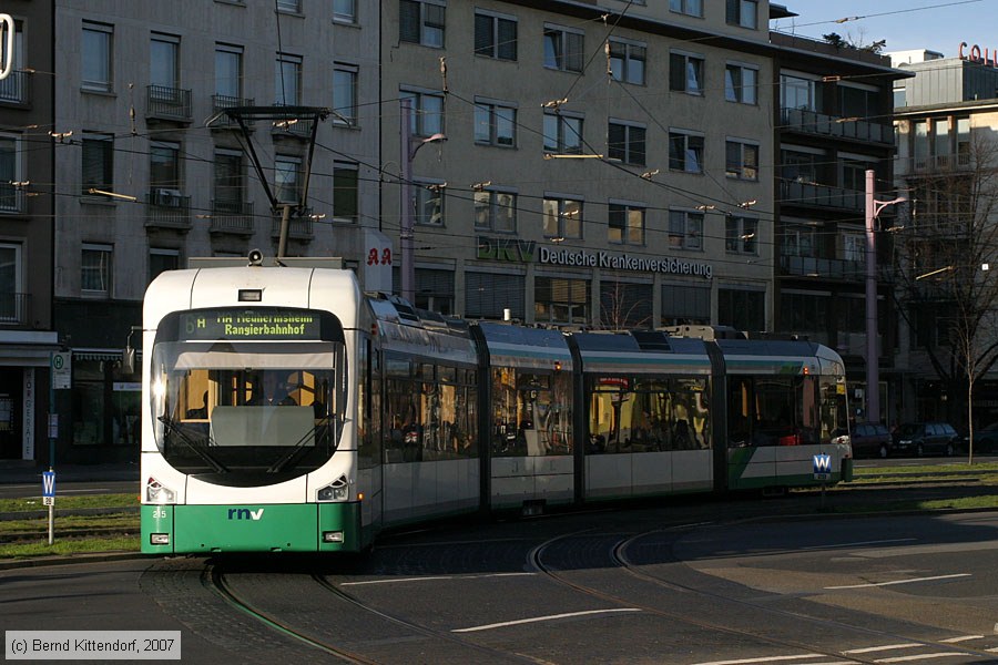 Straßenbahn Ludwigshafen - 215
/ Bild: vbl215_bk0702040053.jpg