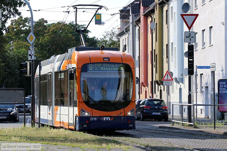 Straßenbahn Ludwigshafen - 2219
/ Bild: rnv2219_bk2007230058.jpg Straßenbahn Ludwigshafen - 2219
/ Bild: rnv2219_bk2007230058.jpg