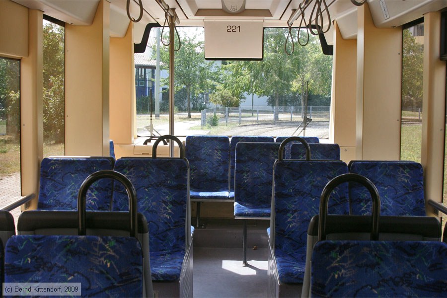 Straßenbahn Ludwigshafen - 221 - Innenansicht
/ Bild: vbl221_bk0908220002.jpg Straßenbahn Ludwigshafen - 221 - Innenansicht
/ Bild: vbl221_bk0908220002.jpg