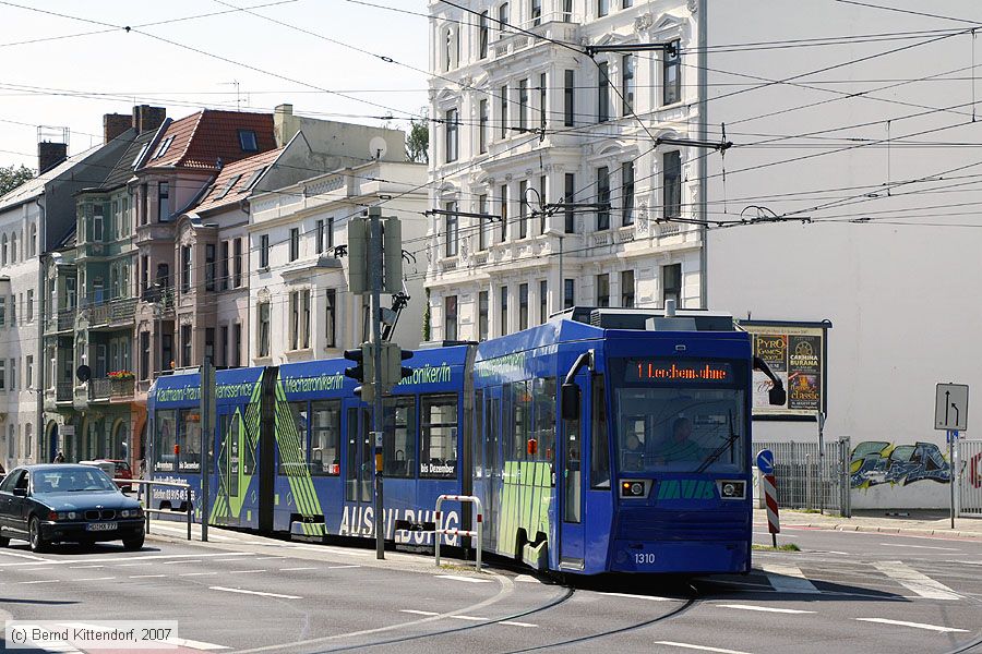 Straßenbahn Magdeburg - 1310
/ Bild: magdeburg1310_bk0708050051.jpg Straßenbahn Magdeburg - 1310
/ Bild: magdeburg1310_bk0708050051.jpg