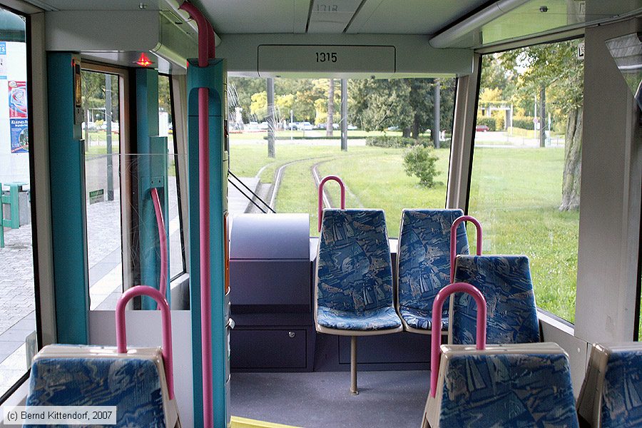 Straßenbahn Magdeburg - 1315 - Innenansicht 
/ Bild: magdeburg1315_bk0708030185.jpg
