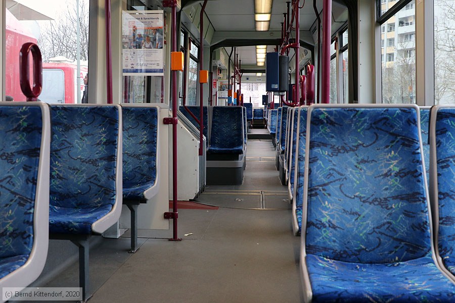 Straßenbahn Mannheim - 5608 - Innenansicht
/ Bild: rnv5608_bk2003020005.jpg