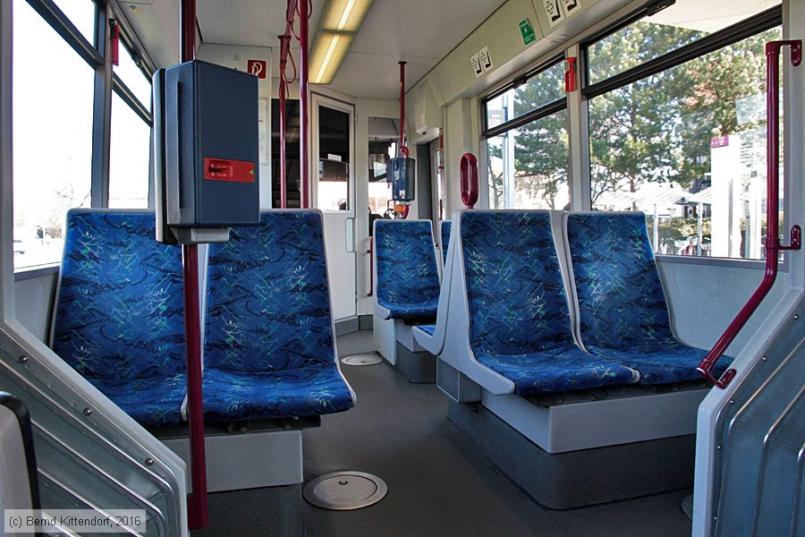 Straßenbahn Mannheim - 5624 - Innenansicht
/ Bild: rnv5624_bk1603170006.jpg