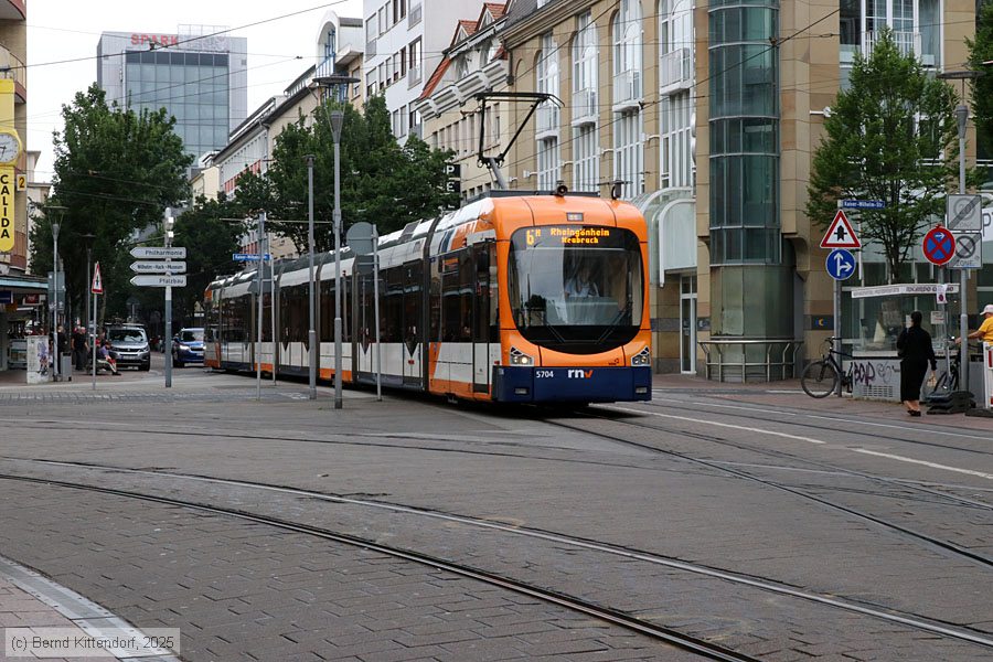 Stra&szlig;enbahn Mannheim - 5704
/ Bild: rnv5704_bk2506020055.jpg