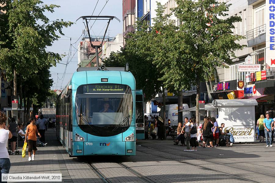 Straßenbahn Mannheim - 5709
/ Bild: rnv5709_cw1007310097.jpg Straßenbahn Mannheim - 5709
/ Bild: rnv5709_cw1007310097.jpg