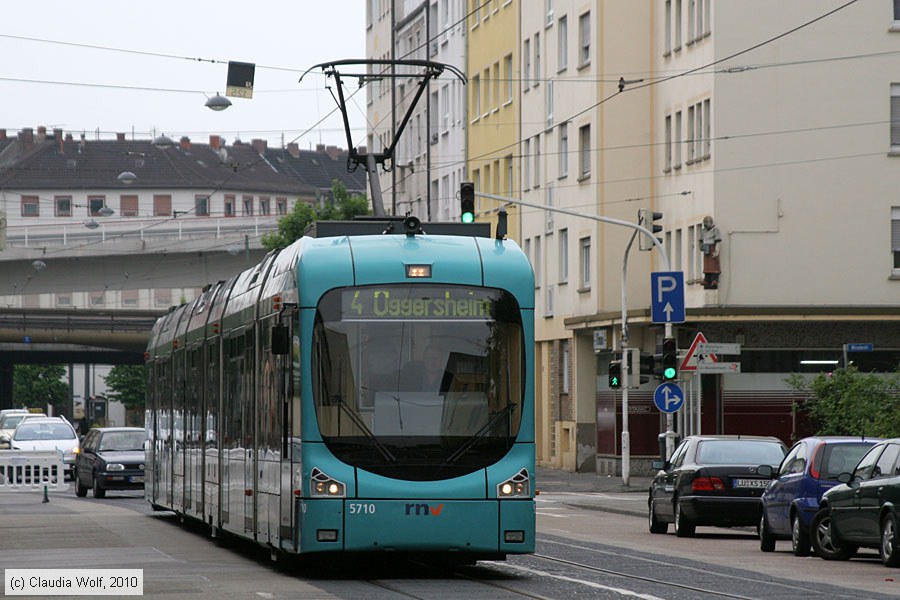 Straßenbahn Mannheim - 5710
/ Bild: rnv5710_cw1005150030.jpg Straßenbahn Mannheim - 5710
/ Bild: rnv5710_cw1005150030.jpg