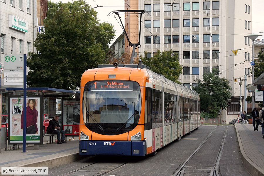 Straßenbahn Mannheim - 5711
/ Bild: rnv5711_bk1009180005.jpg Straßenbahn Mannheim - 5711
/ Bild: rnv5711_bk1009180005.jpg