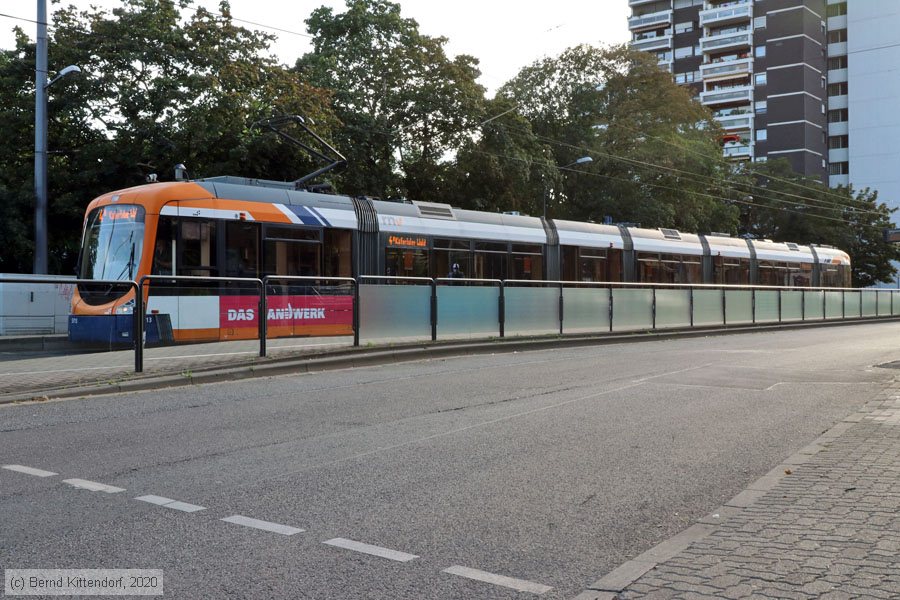 Straßenbahn Mannheim - 5713
/ Bild: rnv5713_bk2007230083.jpg Straßenbahn Mannheim - 5713
/ Bild: rnv5713_bk2007230083.jpg