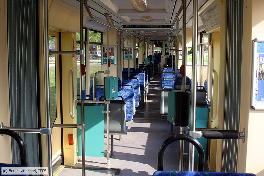 Straßenbahn Mannheim - 763 - Innenansicht
/ Bild: mvg763_bk0904250001.jpg Straßenbahn Mannheim - 763 - Innenansicht
/ Bild: mvg763_bk0904250001.jpg