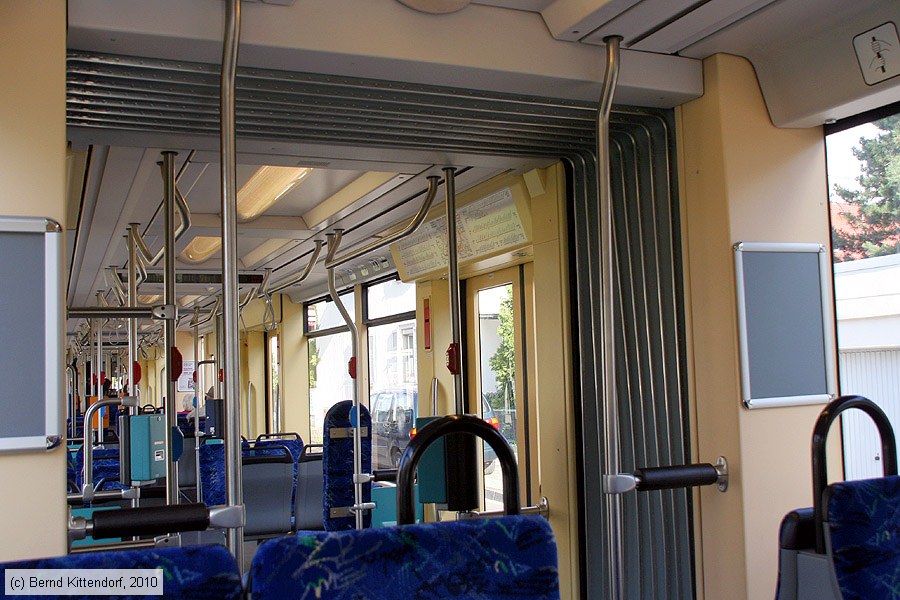 Straßenbahn Mannheim - 5763 - Innenansicht
/ Bild: rnv5763_bk1009130004.jpg
