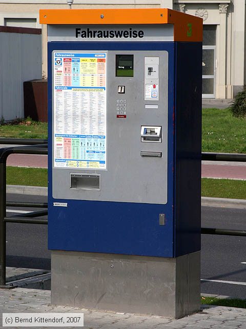 Straßenbahn Mannheim - Fahrscheinautomat
/ Bild: mannheimanlagen_bk0704010033.jpg