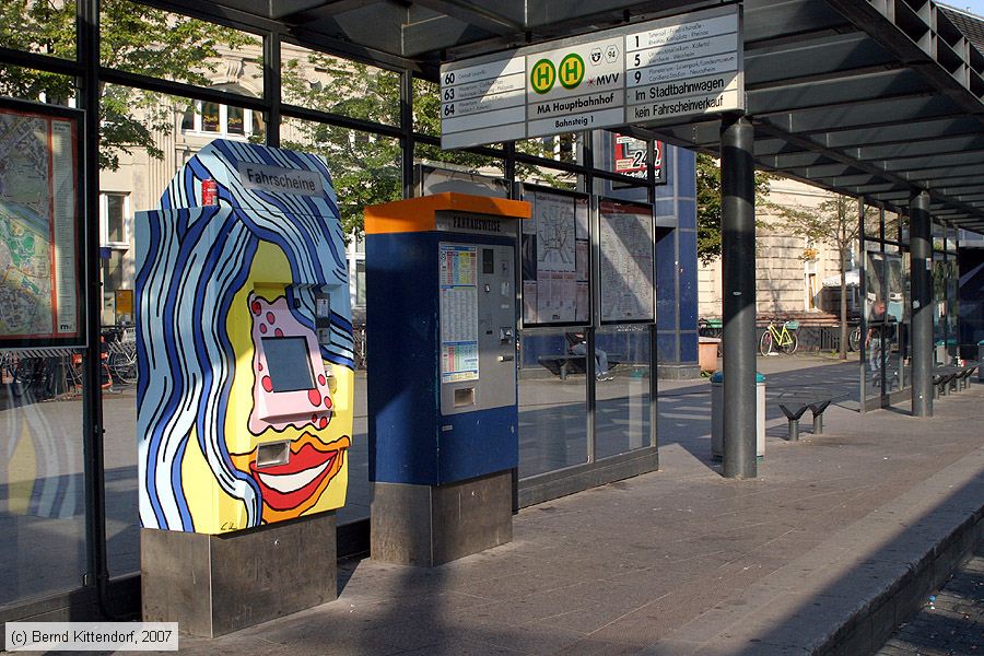 Straßenbahn Mannheim - Fahrscheinautomat
/ Bild: mannheimanlagen_bk0707150003.jpg