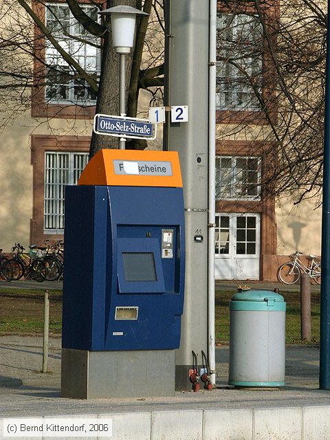 Straßenbahn Mannheim - Fahrscheinautomat
/ Bild: mannheimanlagen_e0025867.jpg