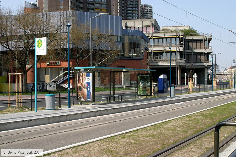 Straßenbahn Mannheim - Anlagen
/ Bild: mannheimanlagen_bk0704010077.jpg Straßenbahn Mannheim - Anlagen
/ Bild: mannheimanlagen_bk0704010077.jpg