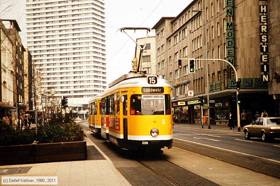 Straßenbahn Mülheim an der Ruhr - 229
/ Bild: muelheim229_dk003308.jpg