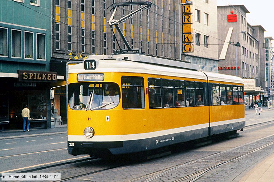 Straßenbahn Mülheim an der Ruhr - 258
/ Bild: muelheim258_vb010624.jpg