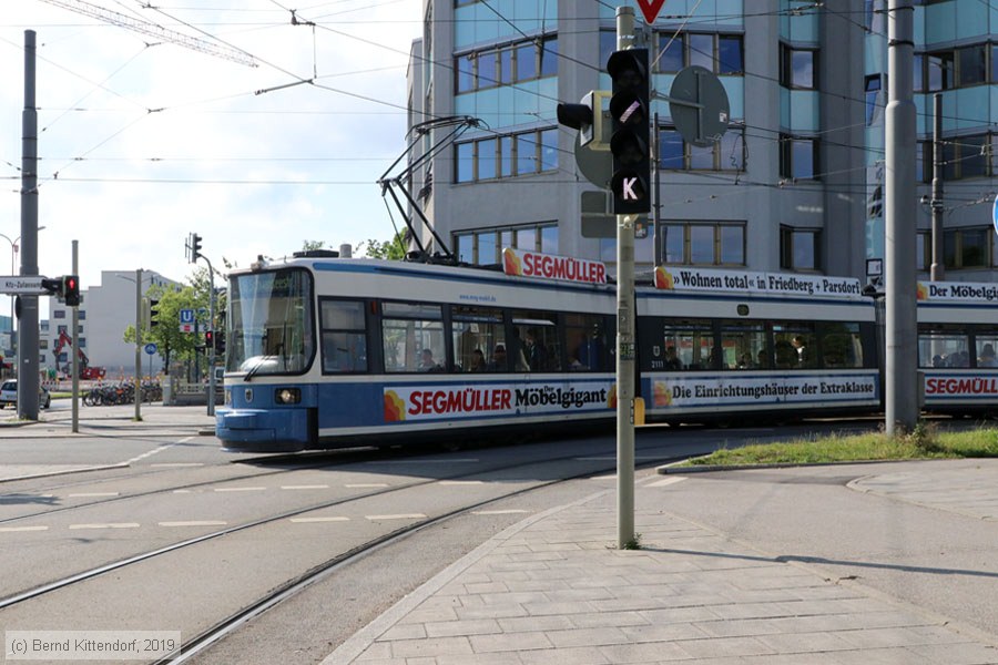 München - Straßenbahn - 2111
/ Bild: muenchen2111_bk1906170001.jpg München - Straßenbahn - 2111
/ Bild: muenchen2111_bk1906170001.jpg