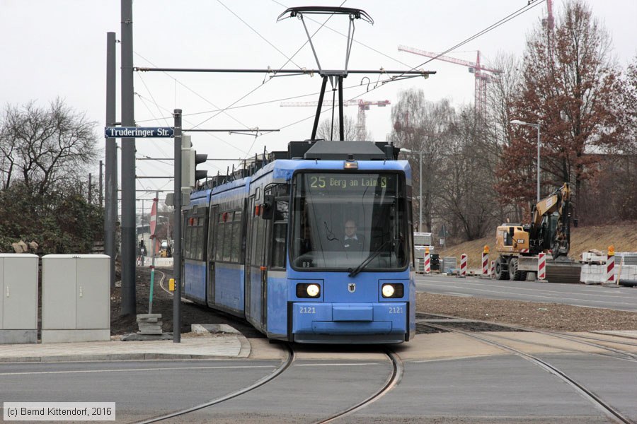 München - Straßenbahn - 2121
/ Bild: muenchen2121_bk1612160037.jpg München - Straßenbahn - 2121
/ Bild: muenchen2121_bk1612160037.jpg