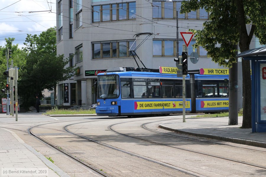 München - Straßenbahn - 2139
/ Bild: muenchen2139_bk1906160041.jpg München - Straßenbahn - 2139
/ Bild: muenchen2139_bk1906160041.jpg