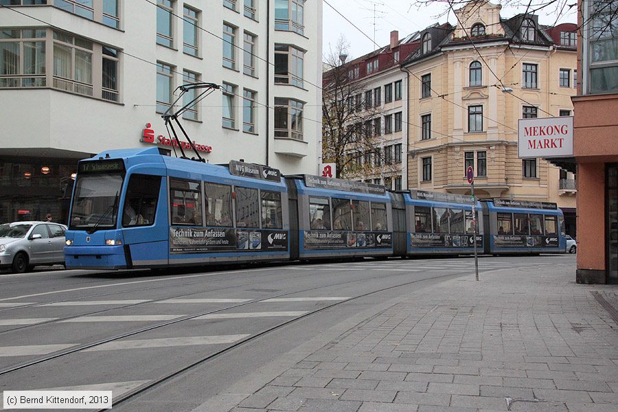 München - Straßenbahn - 2201
/ Bild: muenchen2201_bk1311280072.jpg München - Straßenbahn - 2201
/ Bild: muenchen2201_bk1311280072.jpg
