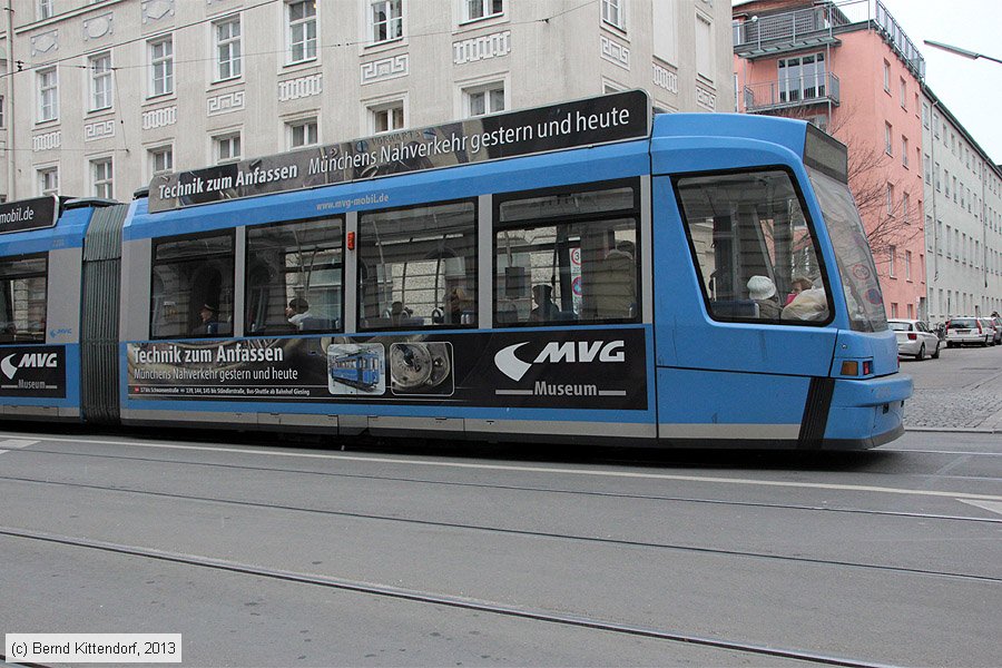 München - Straßenbahn - 2201
/ Bild: muenchen2201_bk1311280073.jpg München - Straßenbahn - 2201
/ Bild: muenchen2201_bk1311280073.jpg