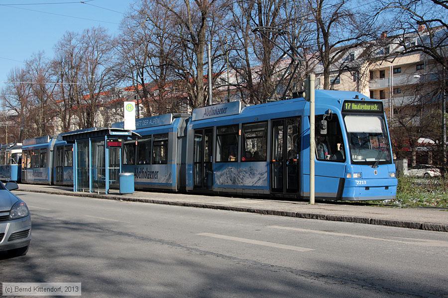 München - Straßenbahn - 2213
/ Bild: muenchen2213_bk1311270034.jpg München - Straßenbahn - 2213
/ Bild: muenchen2213_bk1311270034.jpg